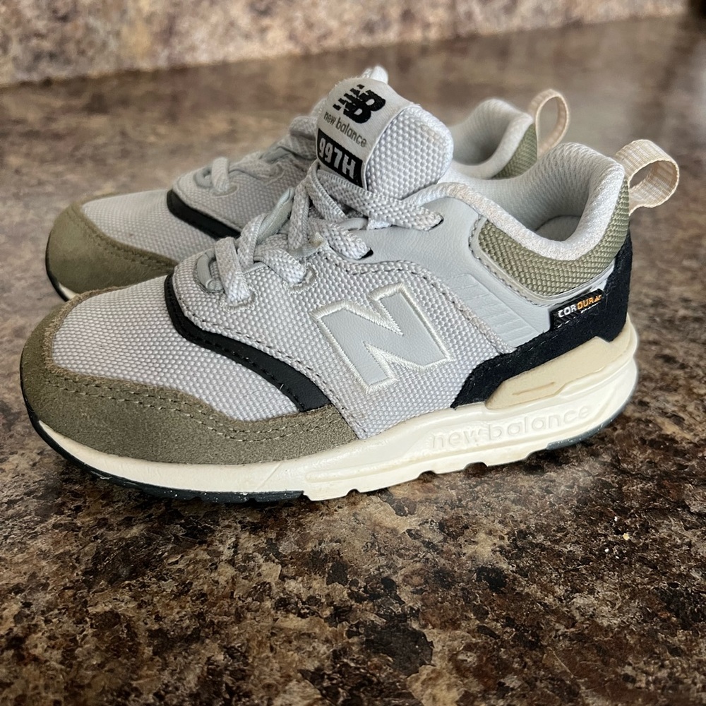 New balance toddler sneakers size 8